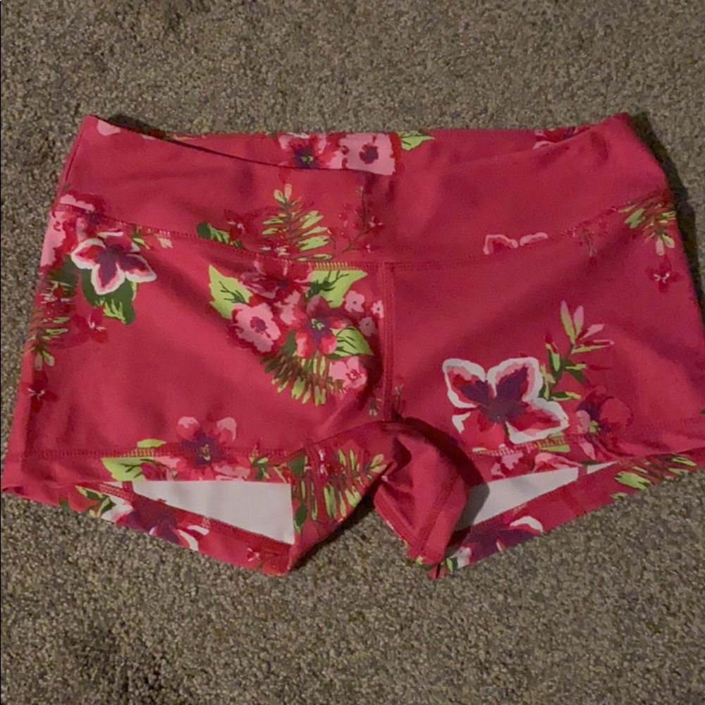 Bull booty short